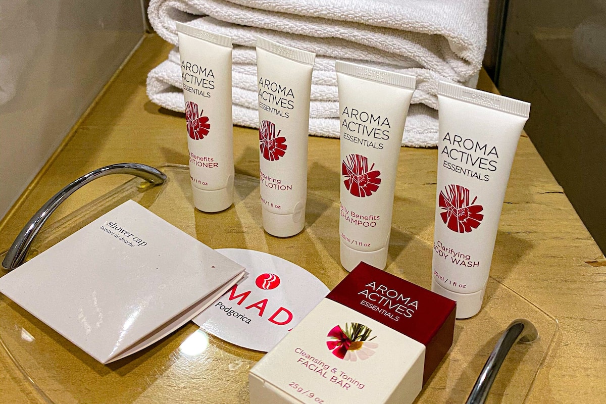 executive room, 1 king bed, non smoking | room amenity