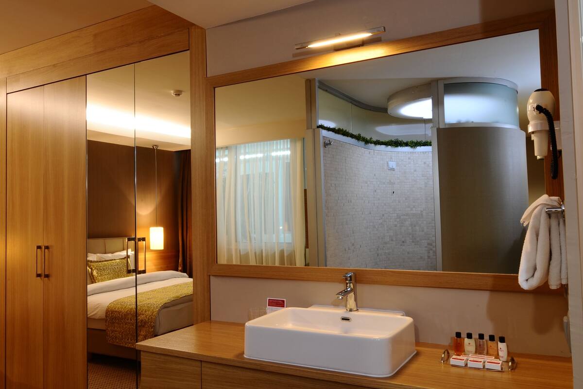 suite, 1 queen bed, non smoking | bathroom | hair dryer, bathrobes, slippers, towels