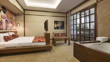 Suite, 1 King Bed, Non Smoking (Garden)