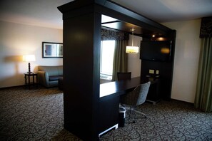 Pillow-top beds, desk, blackout curtains, iron/ironing board - Hampton Inn & Suites Sharon (West Middlesex)