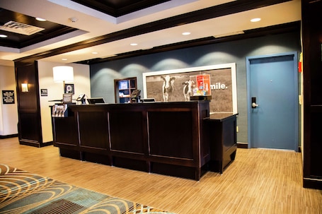 Recepción. Hampton Inn & Suites Sharon