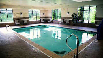 Kolam renang indoor