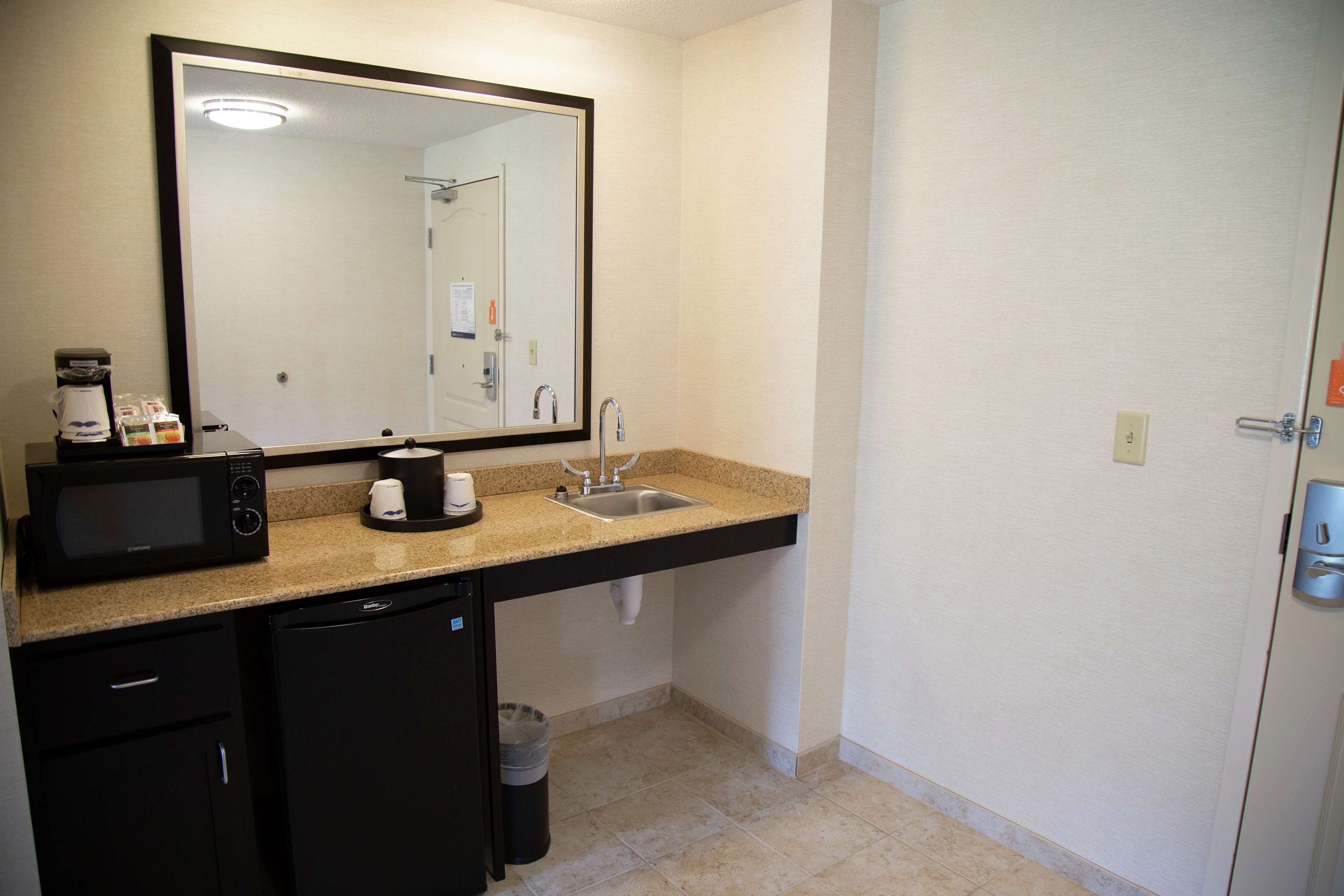 studio, accessible, non smoking | pillow-top beds, desk, blackout curtains, iron/ironing board