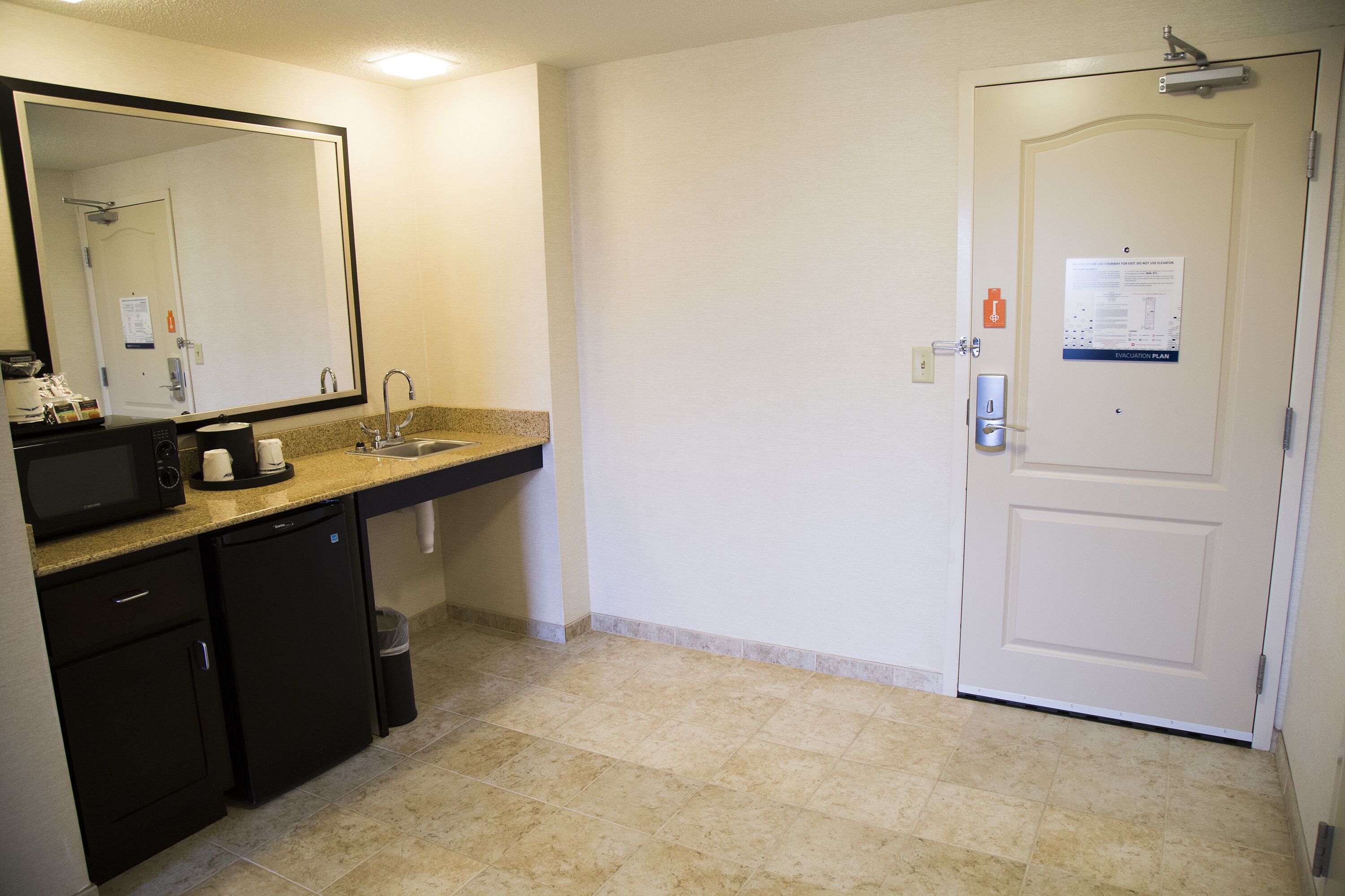 studio, accessible, non smoking | private kitchen | fridge, microwave, coffee/tea maker