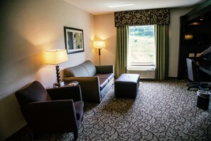 Studio, Accessible, Non Smoking | Pillowtop beds, desk, blackout drapes, iron/ironing board - Hampton Inn & Suites Sharon (West Middlesex)