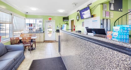 Adams Inn