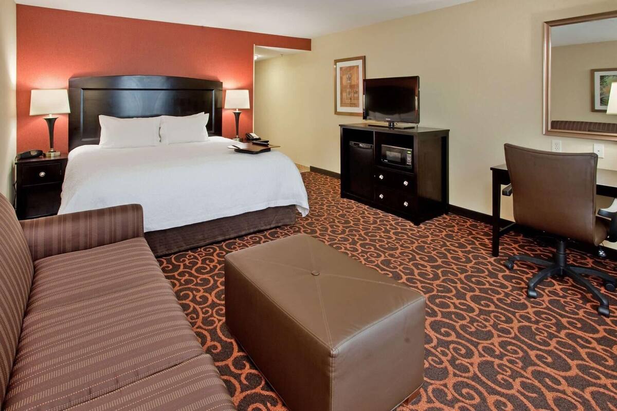 Desk, iron/ironing board, free cribs/infant beds, WiFi