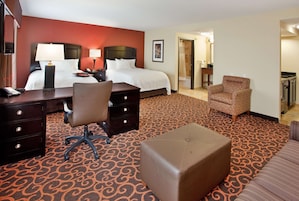 Escritorio, tabla de planchar con plancha, cunas gratuitas y wifi