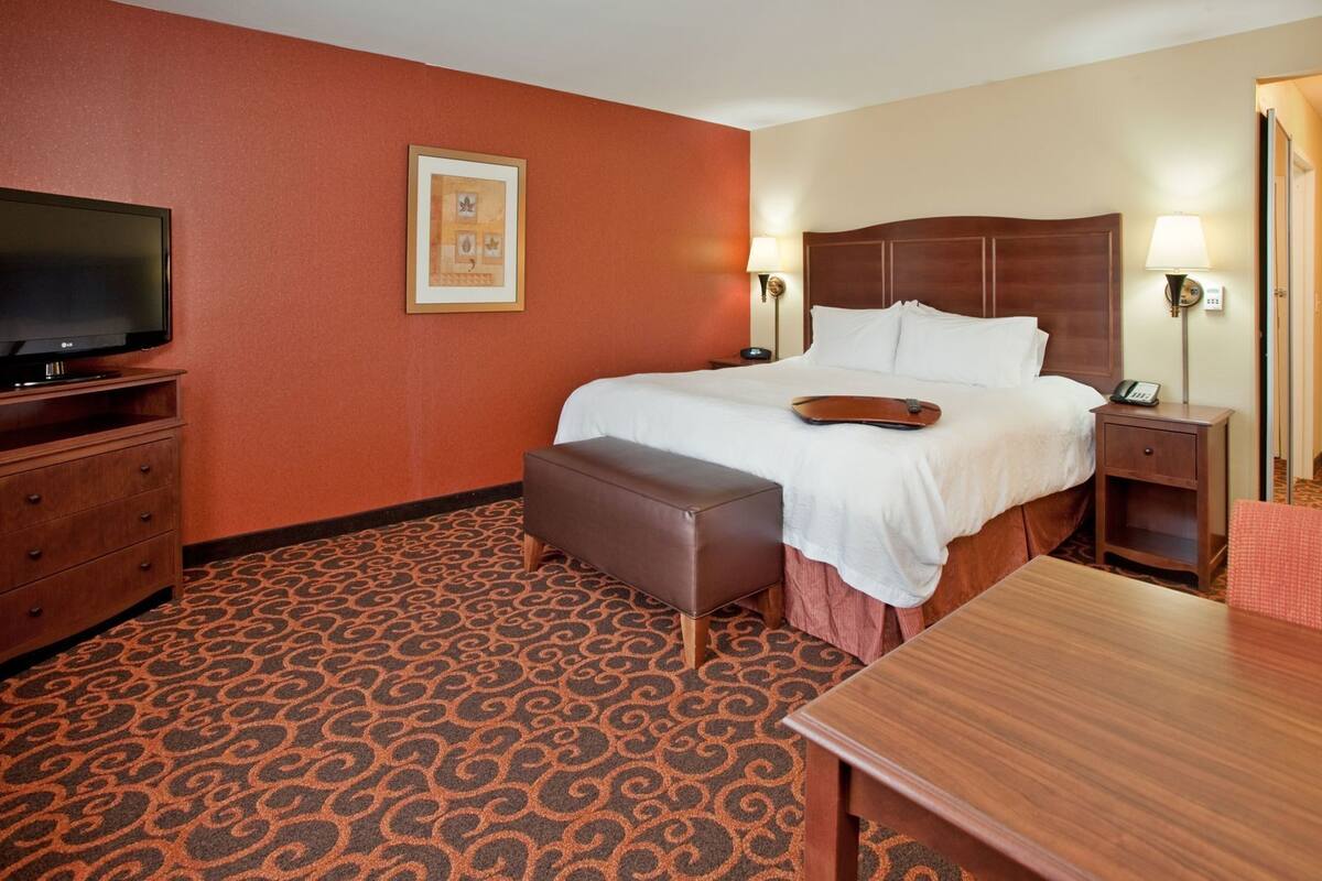 Desk, iron/ironing board, free cribs/infant beds, WiFi