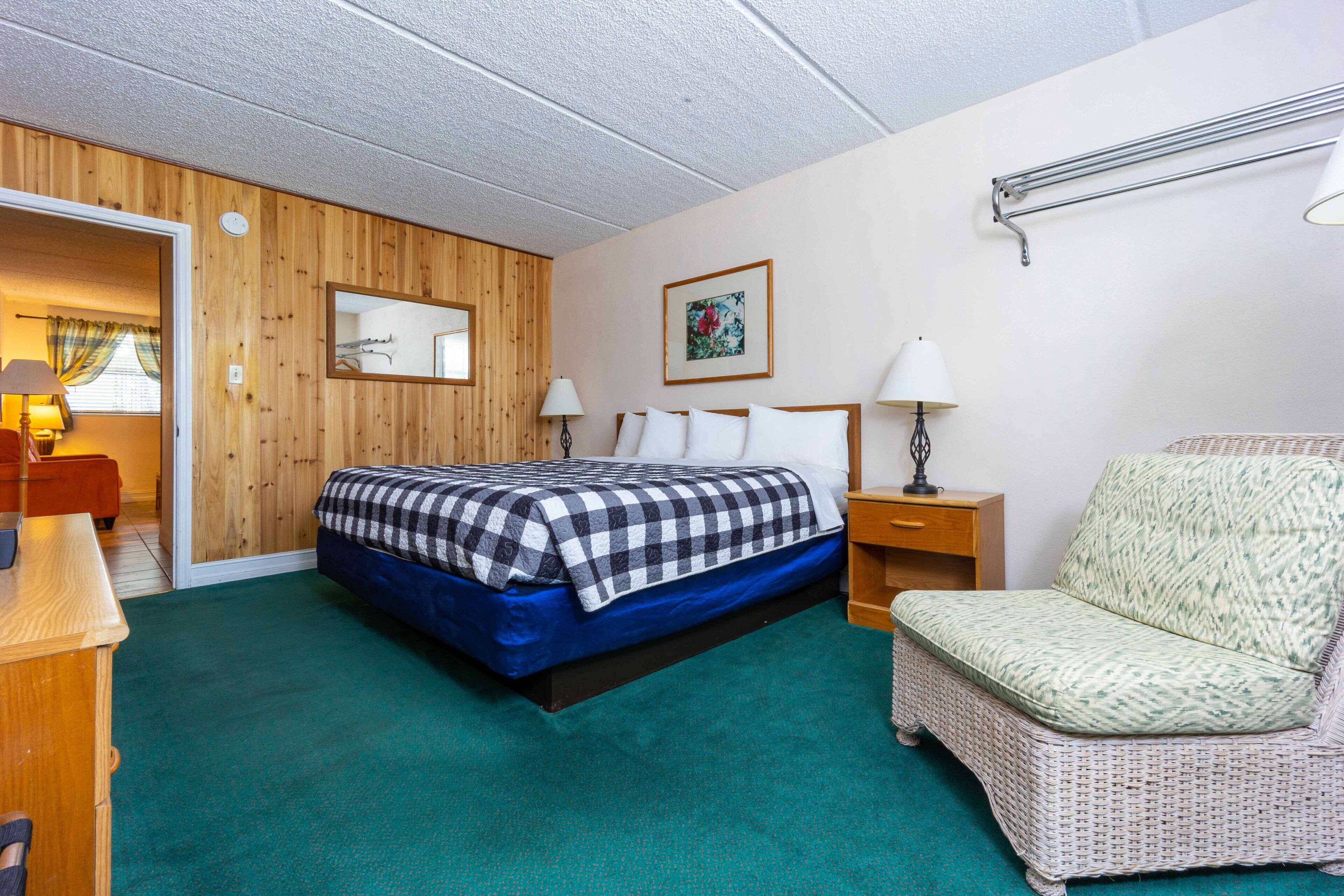 Suite, 1 King Bed, Kitchen | Premium bedding, individually decorated, individually furnished