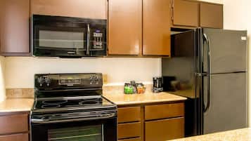 Full-size fridge, microwave, coffee/tea maker, cookware/dishes/utensils