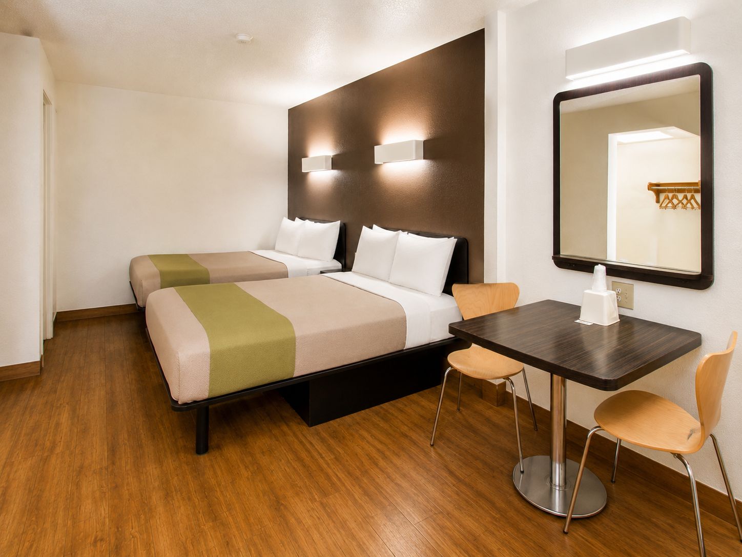 Ropa de cama de alta calidad y escritorio 