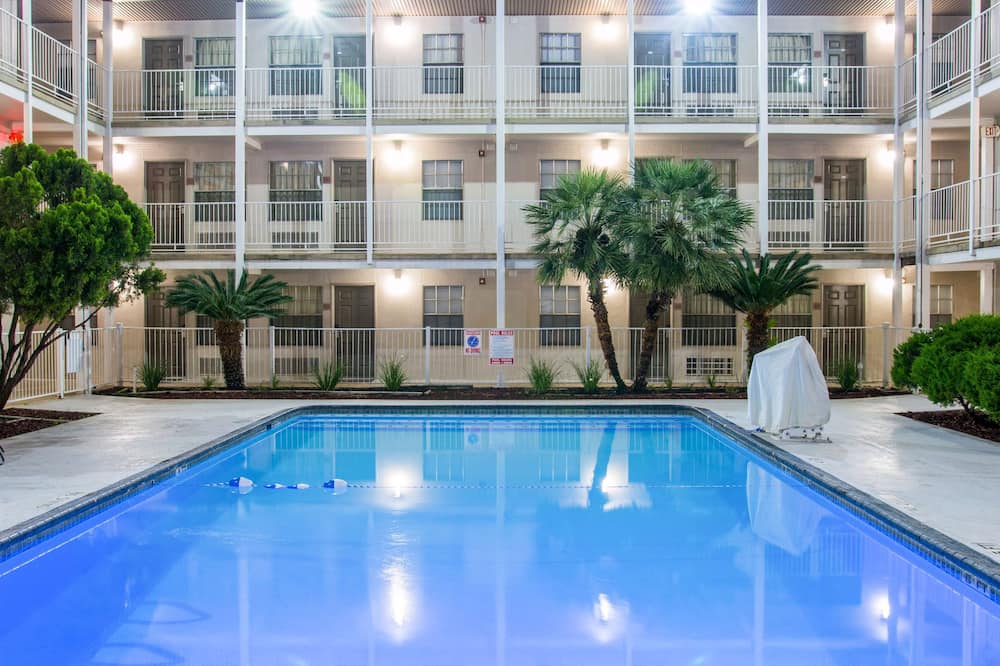 Studio 6 San Antonio, TX - Lackland AFB