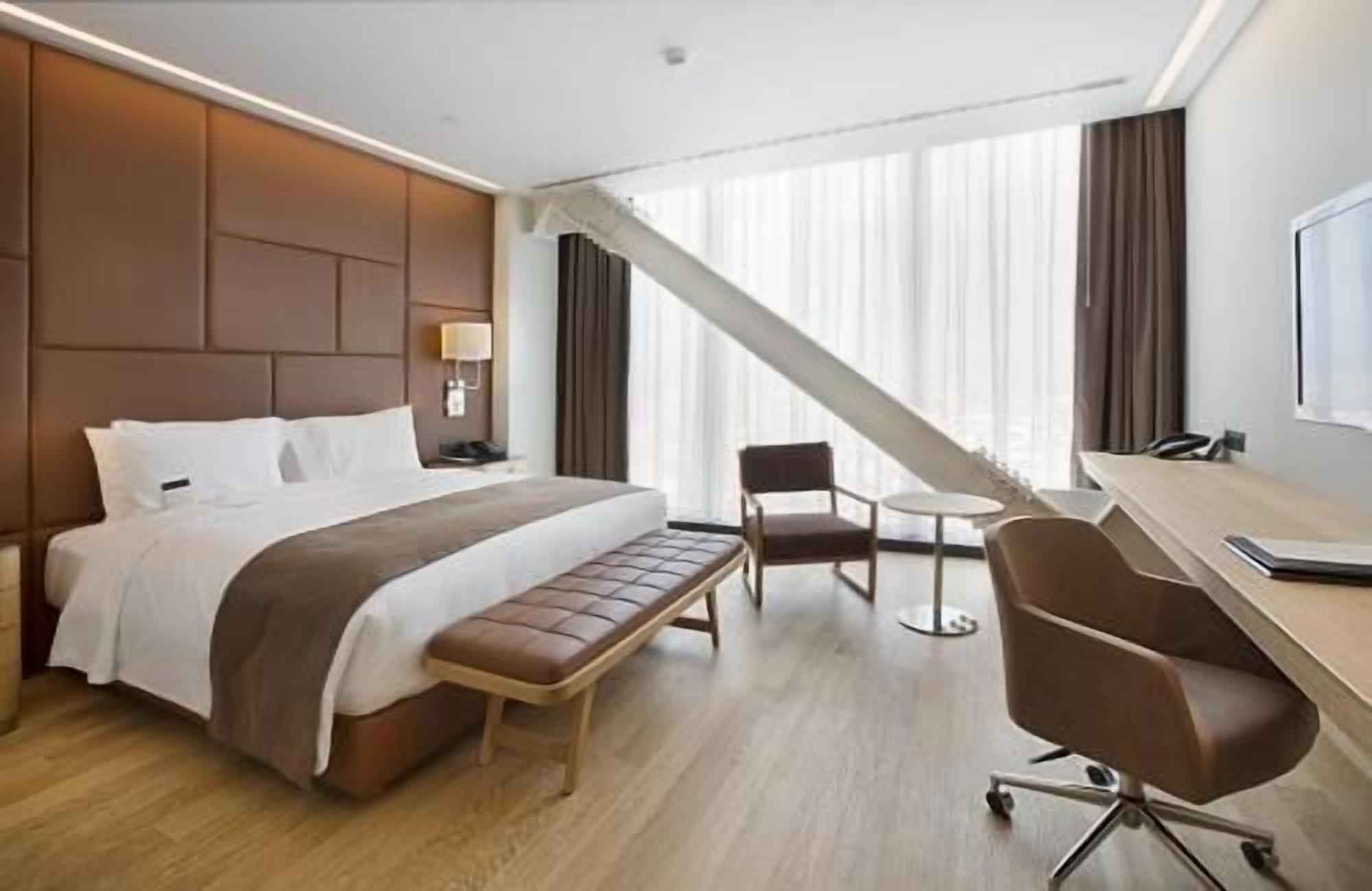 Premium bedding, down comforters, minibar, in-room safe