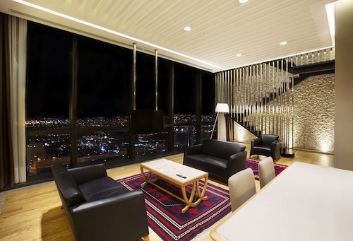 ダブルツリー バイ ヒルトン イスタンブール アヴジュラル