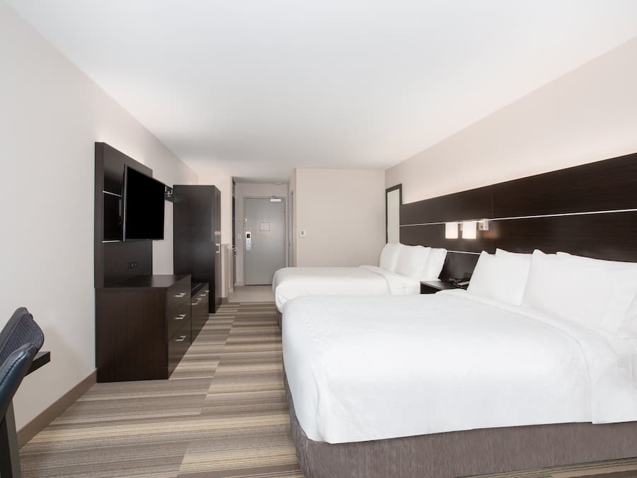Luxe beddengoed, pillowtop-bedden, een kluis op de kamer
