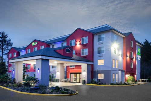 Holiday Inn Express & Suites Lincoln City by IHG