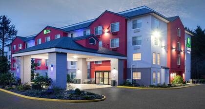 Holiday Inn Express & Suites Lincoln City by IHG