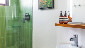 Snail Yoga by Goodie | Baño | Ducha, artículos de higiene personal gratuitos y secador de pelo
