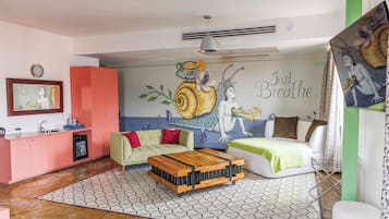 Ropa de cama de alta calidad, cubrecamas y minibar