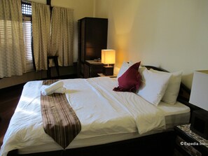 Select Comfort beds, in-room safe, individually decorated - Utopia Resort and Spa (Puerto Galera)