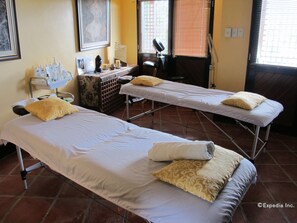 Couples treatment room(s), sauna, hot tub, Swedish massages, body wraps - Utopia Resort and Spa (Puerto Galera)