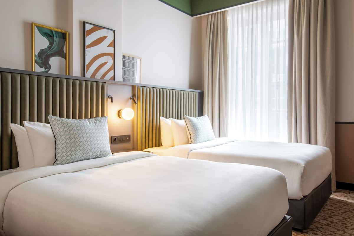 Comfort Room, 2 Twin Beds, Non Smoking | City view
