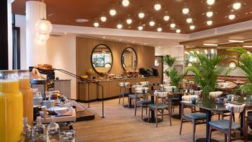 Tägliches Frühstücksbuffet gegen Gebühr