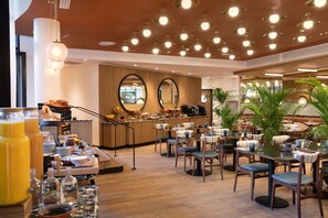 Daily buffet breakfast for a fee