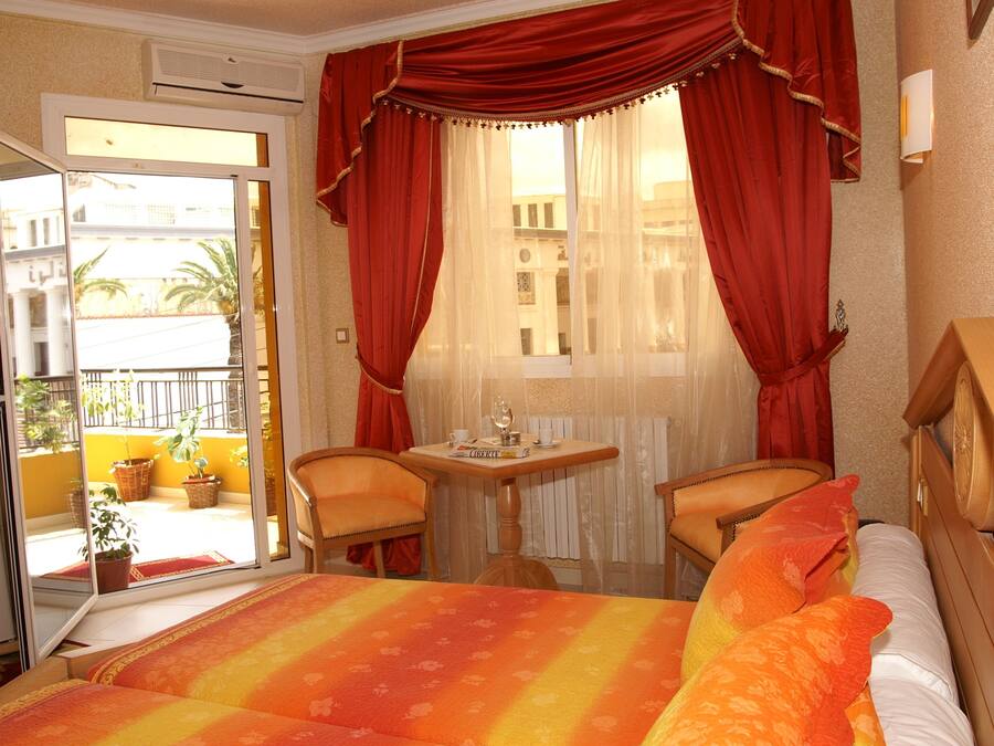 Suite senior | Escritorio y wifi gratis