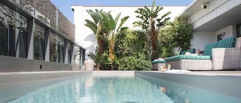 Outdoor pool, sun loungers