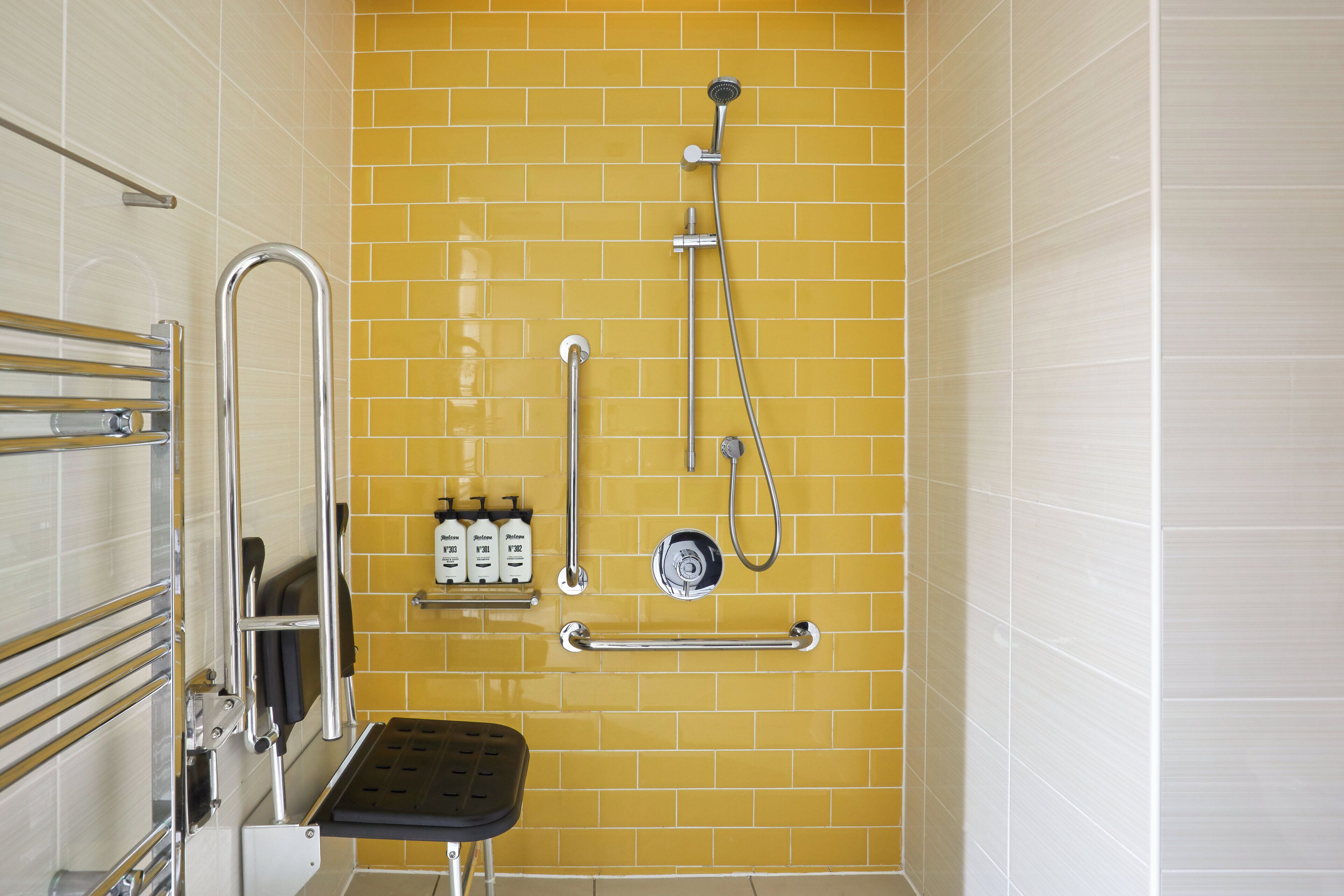 Premium Room, 1 King Bed, Accessible (Refurbished) | Bathroom