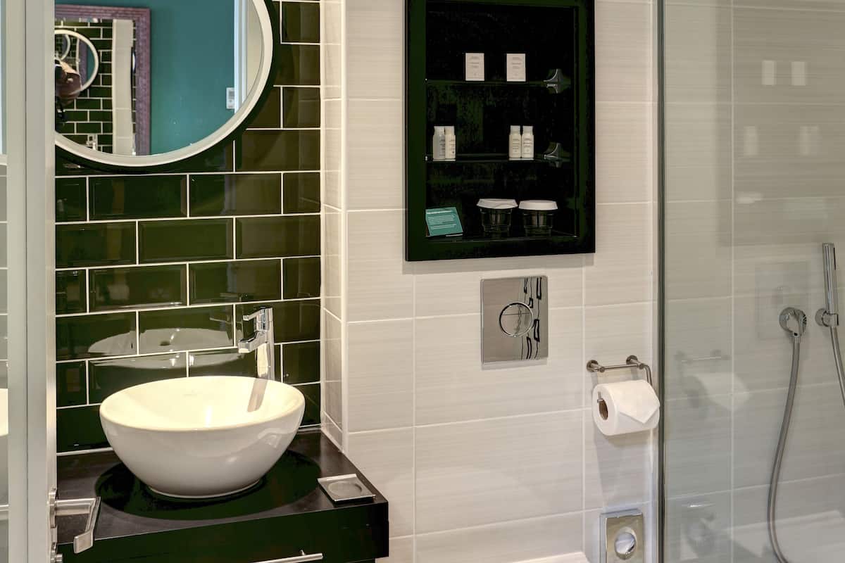 shower, rainfall showerhead, free toiletries, hair dryer