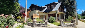 Front of property - Hosteria Hueney Ruca (San Martín de los Andes)