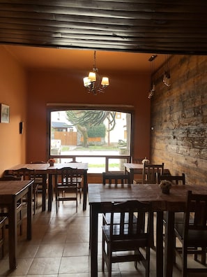 Free daily continental breakfast  - Hosteria Hueney Ruca (San Martín de los Andes)