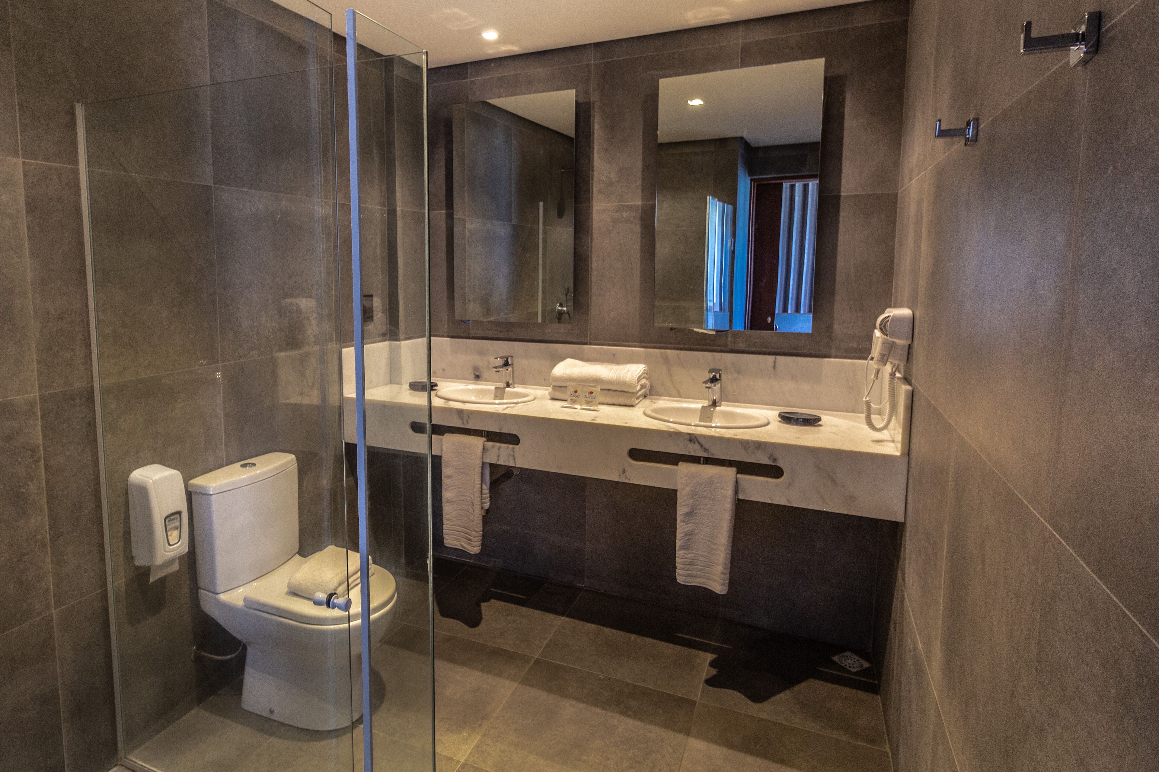 premium room, bathtub | bathroom | free toiletries, hair dryer, towels