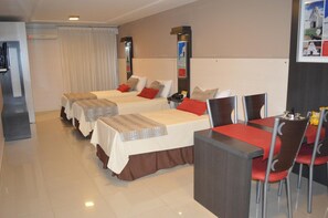 Minibar, in-room safe, individually decorated, individually furnished - Sol de Piedra Suites & Apart (Córdoba)