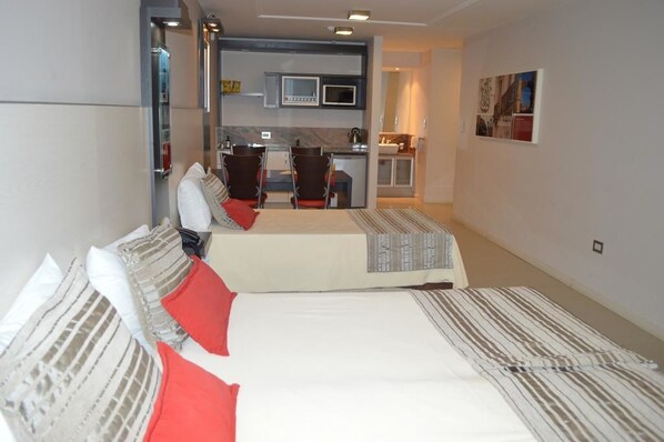 Habitació estàndard | Minibar, caixa forta a l'habitació i decoració individual