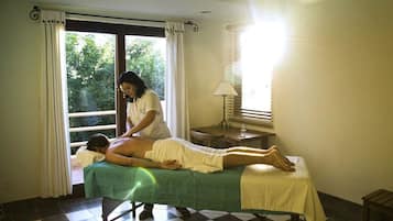 Couples treatment rooms, body treatments, aromatherapy