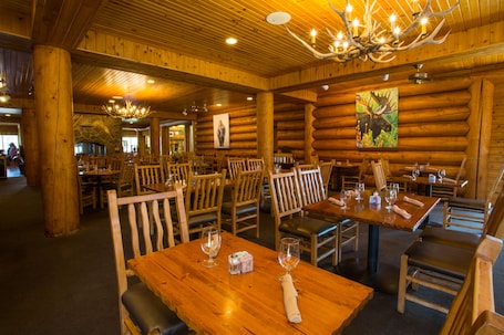 Breakfast, lunch, dinner served; American cuisine . Headwaters Lodge & Cabins at Flagg Ranch