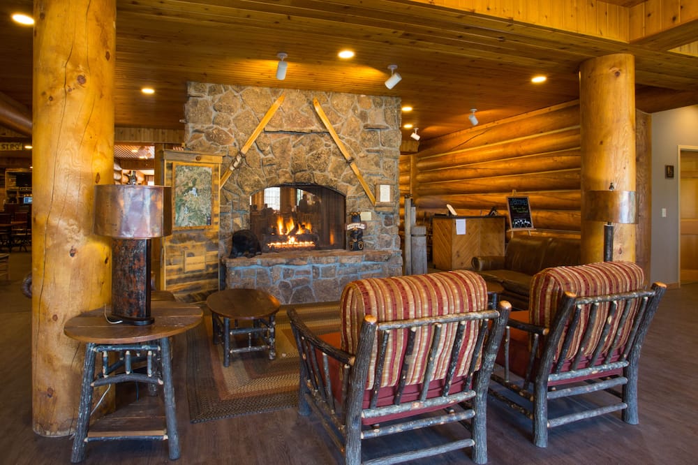 Headwaters Lodge & Cabins at Flagg Ranch