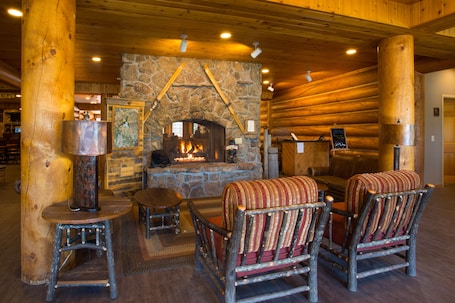 Lobby sitting area. Headwaters Lodge & Cabins at Flagg Ranch