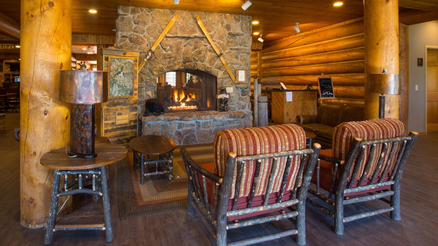 Headwaters Lodge & Cabins at Flagg Ranch