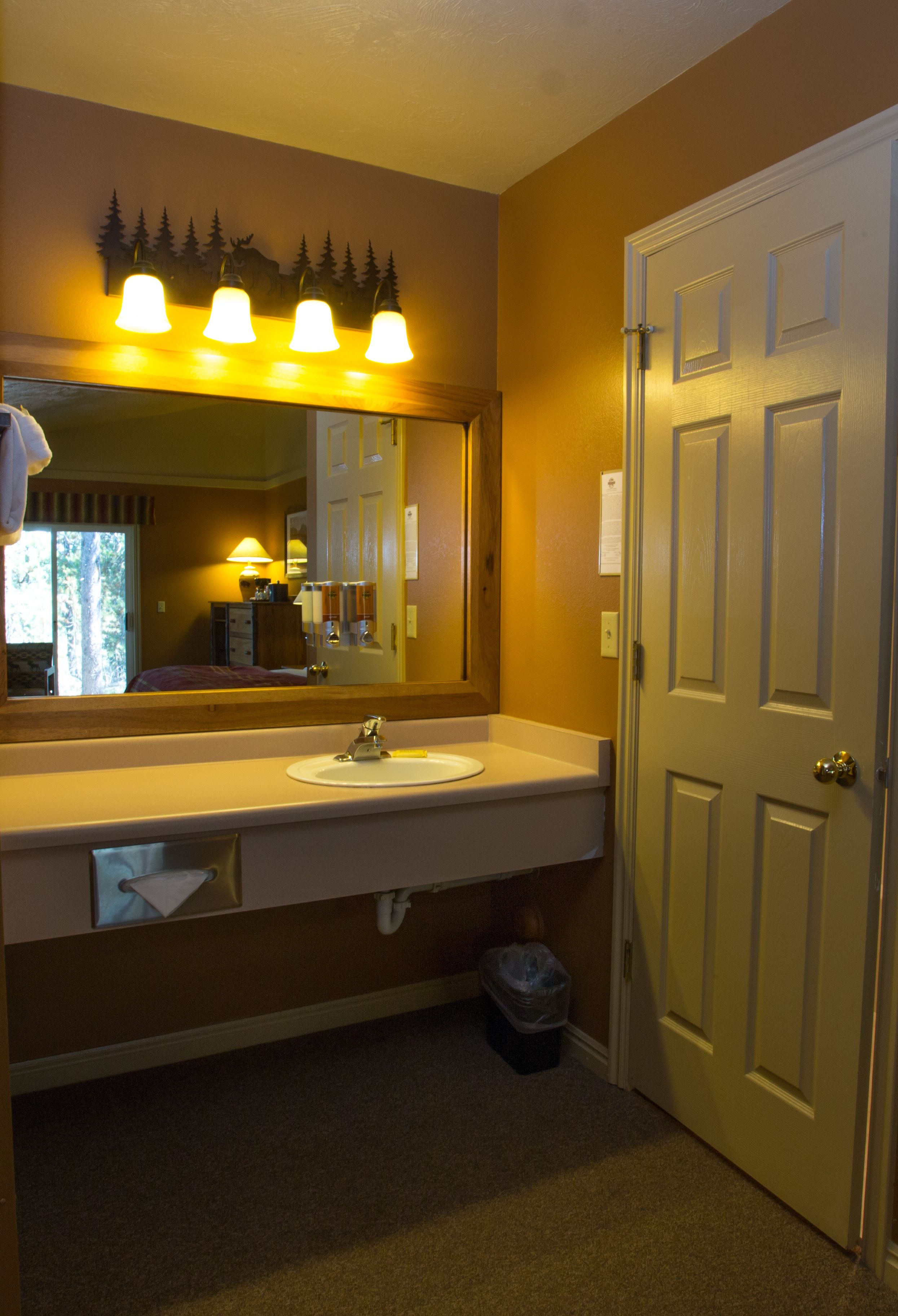 deluxe cabin, 1 king bed | 1 bedroom