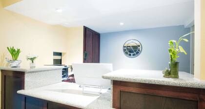 Executive Inn and Kitchenette Suites