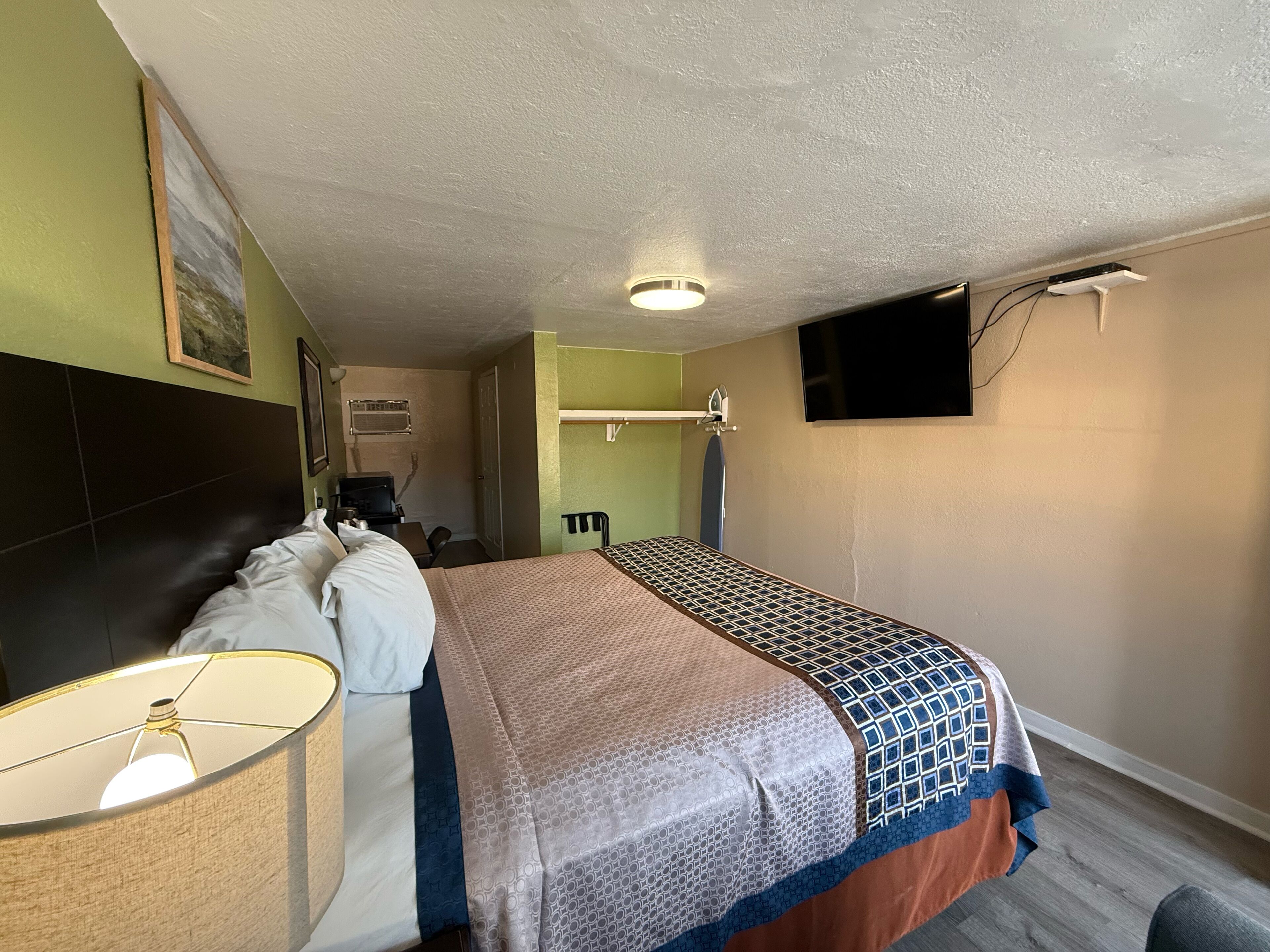 Premium bedding, Tempur-Pedic beds, desk, blackout curtains