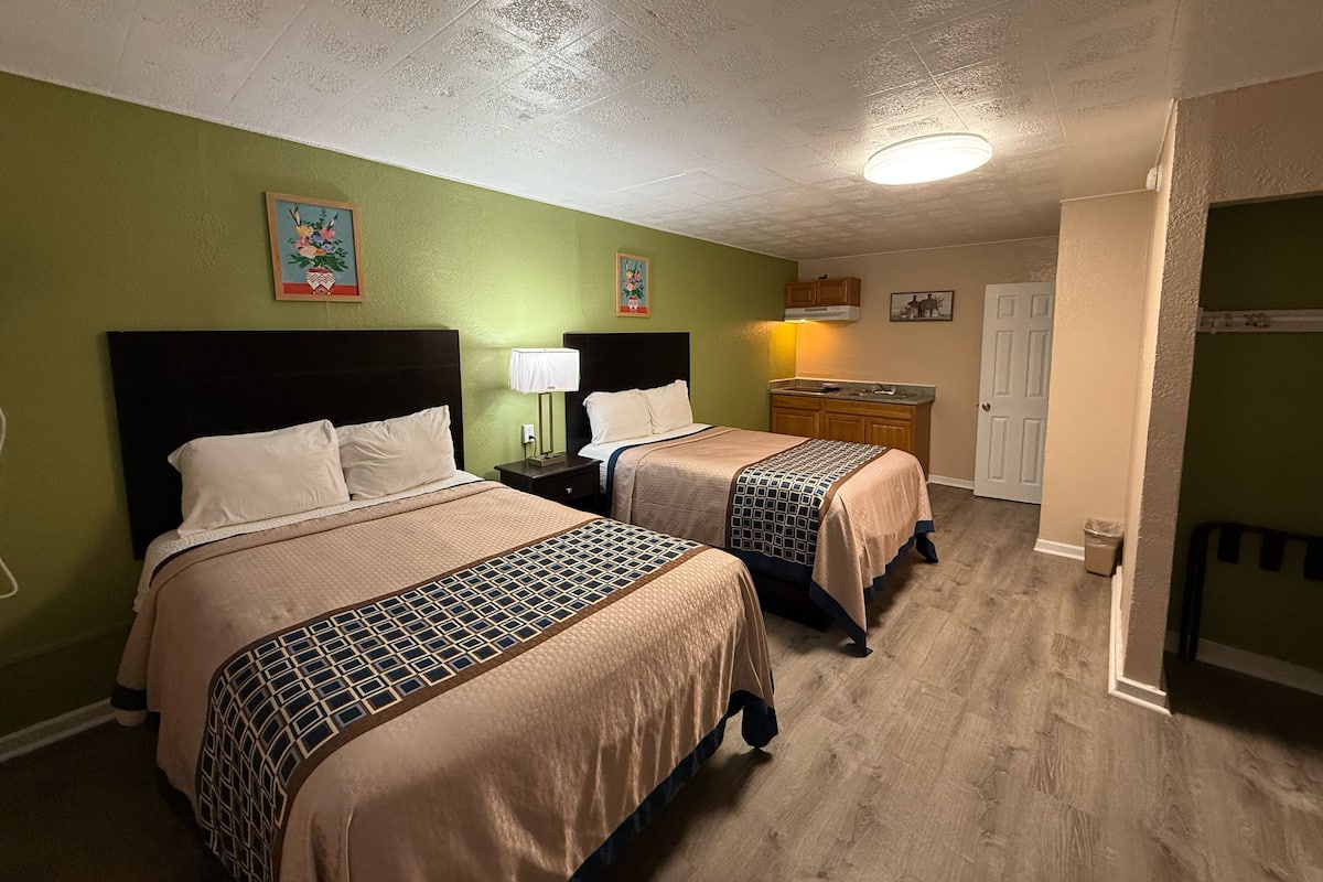 Room, 2 Double Beds, Non Smoking | 1 bedroom, premium bedding, Tempur-Pedic beds, desk