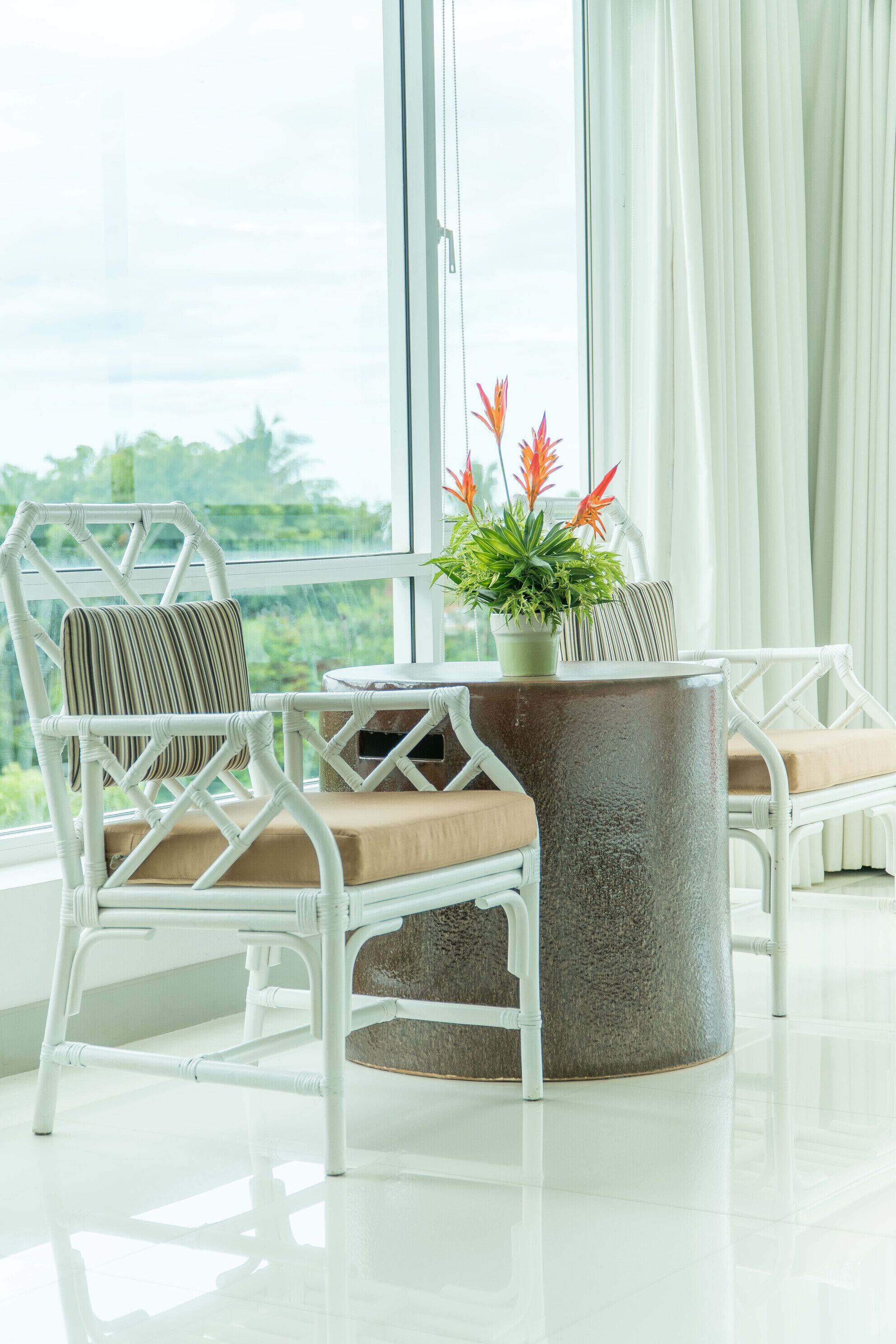 suite | in-room dining