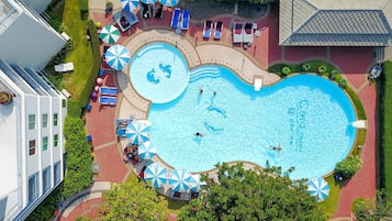 Outdoor pool, pool umbrellas, sun loungers