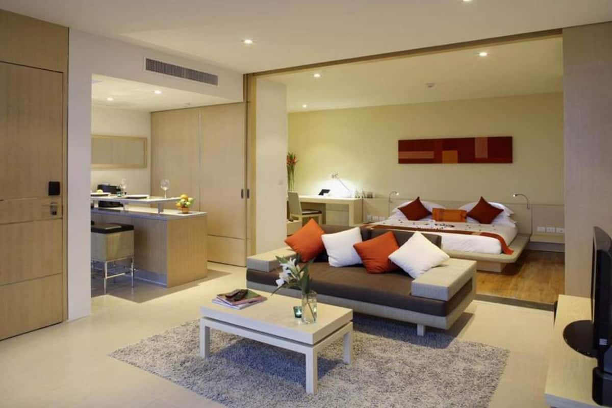 Artículos del minibar gratis y caja de seguridad en la habitación